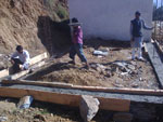 Himalayan village of Budhna 2015 - A fundação da nova sala de aula em construção (click image to enlarge)